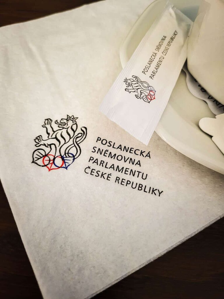 Schůzka asociace v Poslanecké sněmovně.